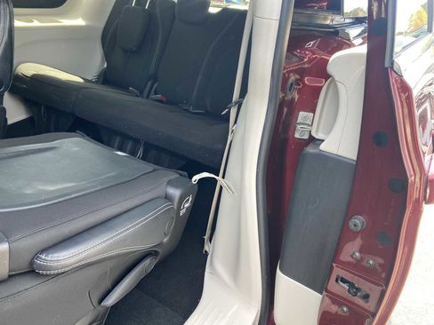 Used 2023 Chrysler Voyager LX FWD image 45