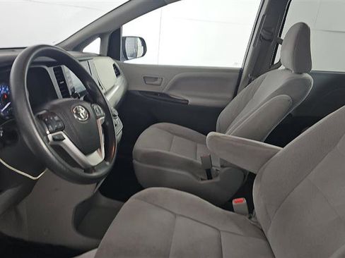 Used 2020 Toyota Sienna L FWD image 5