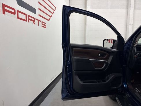 Used 2018 Nissan Titan Platinum Reserve AWD/4WD image 33
