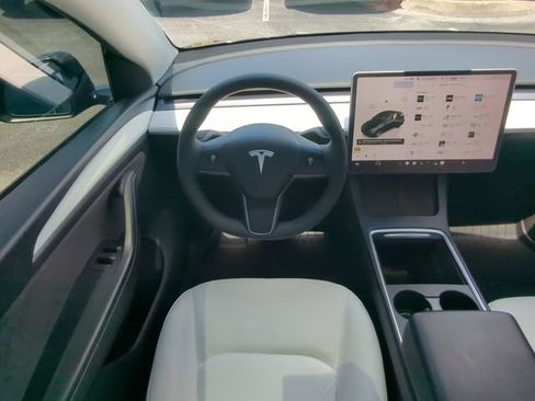 Used 2024 Tesla Model Y Long Range AWD/4WD image 19
