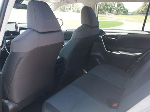 Used 2025 Toyota RAV4 XLE AWD/4WD image 14