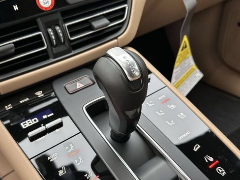 Certified 2026 Porsche Macan AWD/4WD image 16