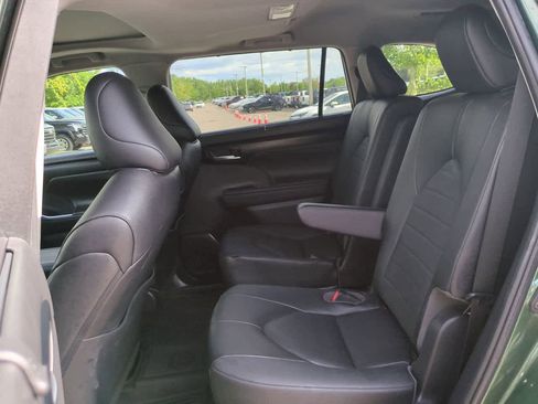 Certified 2023 Toyota Highlander XLE AWD/4WD image 14