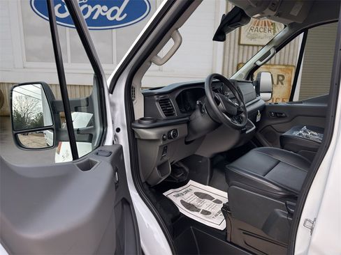 New 2025 Ford Transit 250 148 Medium Roof image 17