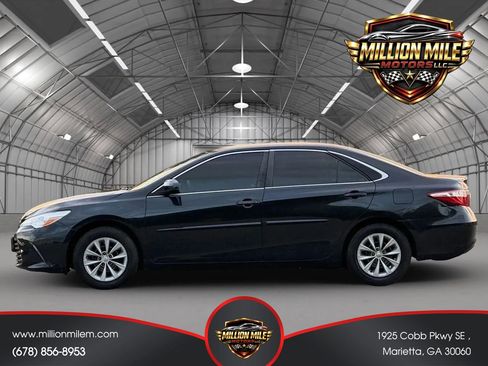 Used 2015 Toyota Camry LE FWD image 8
