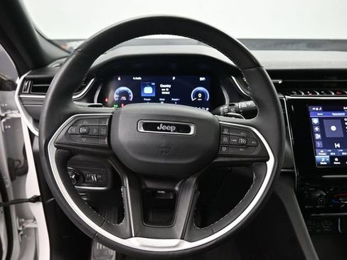 Used 2024 Jeep Grand Cherokee Altitude AWD/4WD image 15