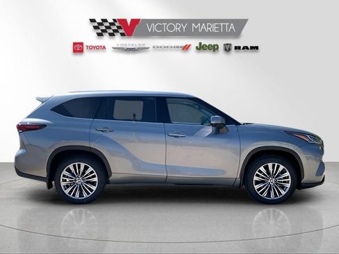 New 2025 Toyota Highlander Platinum AWD/4WD image 5