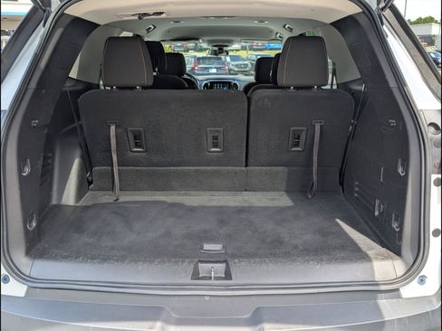 Used 2018 Chevrolet Traverse LT FWD image 20