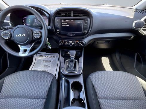 Used 2025 Kia Soul LX w/ LX Technology Package image 8