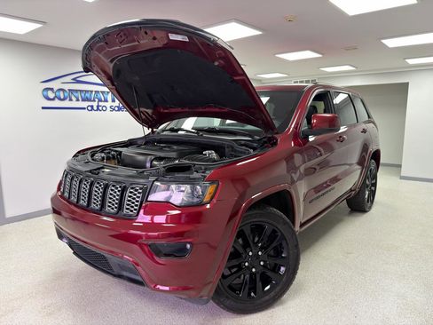 Used 2018 Jeep Grand Cherokee Altitude AWD/4WD image 35