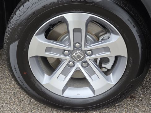 Used 2025 Honda Pilot EX-L image 11