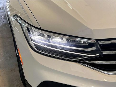 Used 2024 Volkswagen Tiguan SE image 31