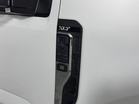 Used 2025 Ford F250 XLT w/ FX4 Off-Road Package AWD/4WD image 14
