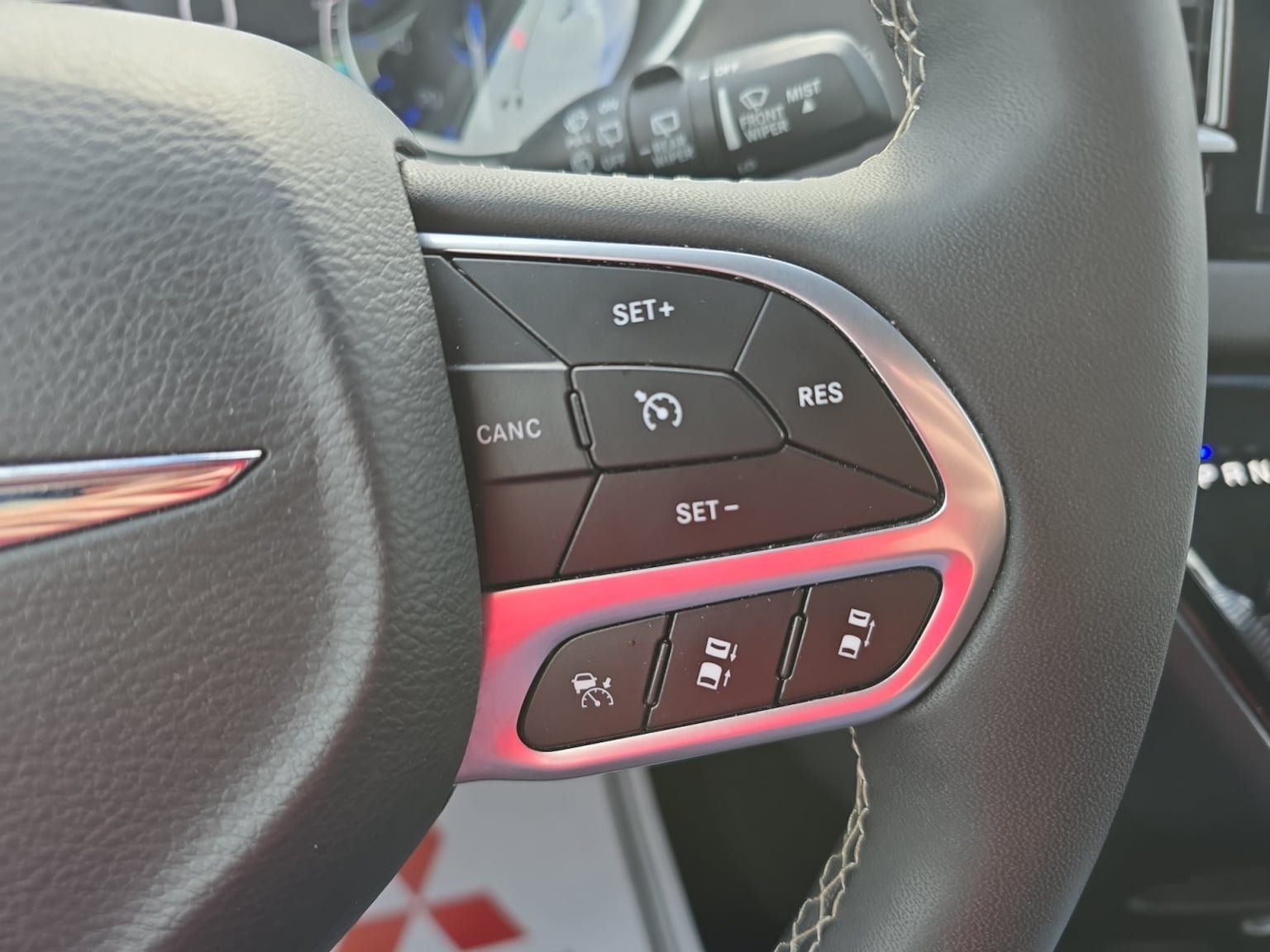 Used 2025 Chrysler Pacifica Select FWD image 23