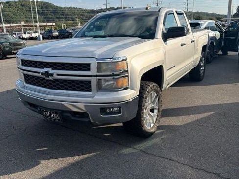 Used 2015 Chevrolet Silverado 1500 LT w/ LT Convenience Package AWD/4WD image 4