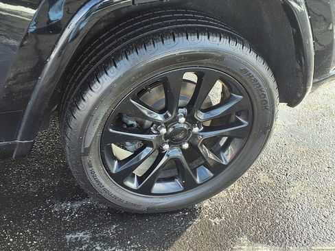 Used 2019 Jeep Grand Cherokee Altitude image 23