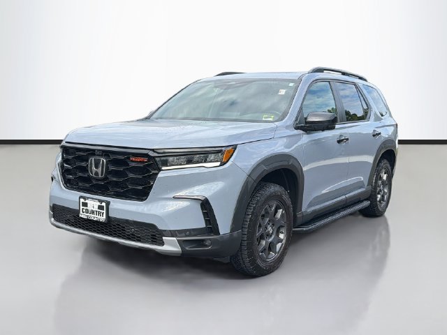 Used 2023 Honda Pilot TrailSport image 3