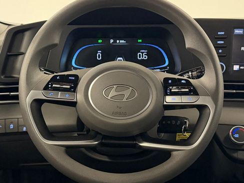 Used 2024 Hyundai Elantra SE FWD image 16