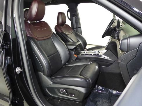Used 2020 Ford Explorer Platinum w/ Premium Technology Package AWD/4WD image 20