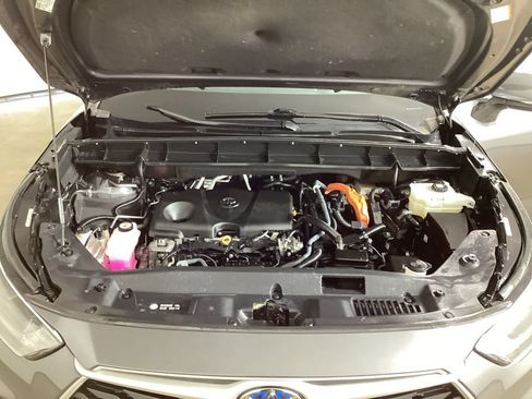 Used 2022 Toyota Highlander XLE AWD/4WD image 25