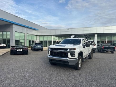 Used 2023 Chevrolet Silverado 2500 LT image 2