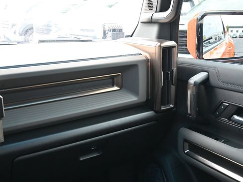 Used 2024 GMC Hummer EV 2X w/ LPO, Illumination Package AWD/4WD image 8