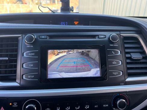Used 2016 Toyota Highlander LE AWD/4WD image 21