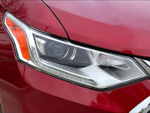 Used 2020 Chevrolet Traverse LT image 27