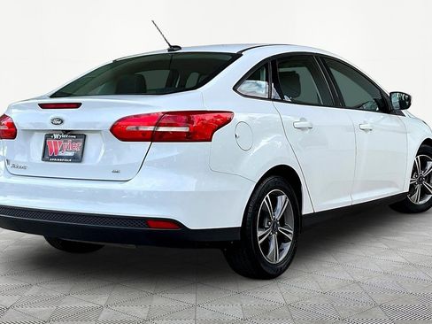 Used 2018 Ford Focus SE w/ SE Appearance Package FWD image 6