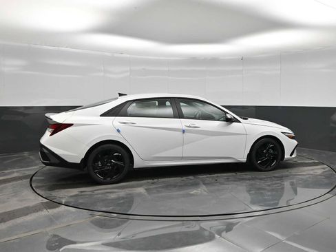 New 2026 Hyundai Elantra SEL Sport FWD image 9