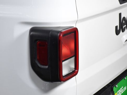 Used 2022 Jeep Gladiator Sport image 33