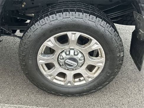 Used 2022 Ford F350 Lariat w/ Chrome Package image 5