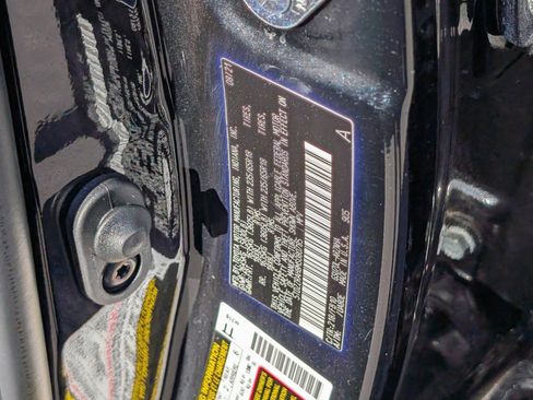 Used 2021 Toyota Highlander LE image 24