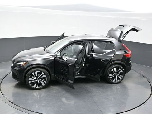 Used 2024 Volvo XC40 B5 Ultimate w/ Protection Package Premier image 40