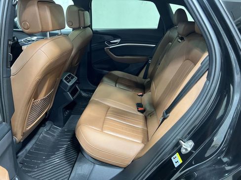 Used 2022 Audi e-tron Premium w/ Convenience Plus Package AWD/4WD image 8