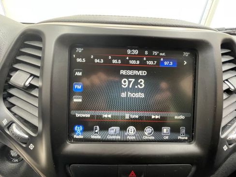 Used 2017 Jeep Cherokee Limited AWD/4WD image 24