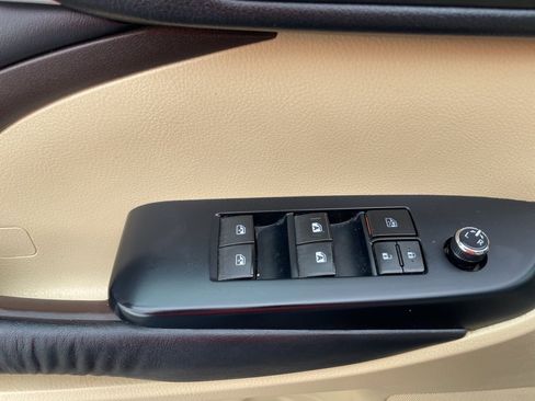 Used 2016 Toyota Highlander XLE image 16