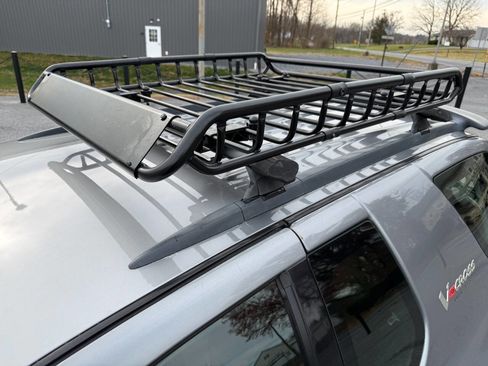 Used 2000 Isuzu VehiCROSS image 10