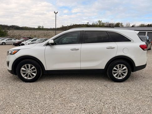 Used 2017 Kia Sorento LX w/ LX Convenience Package image 2