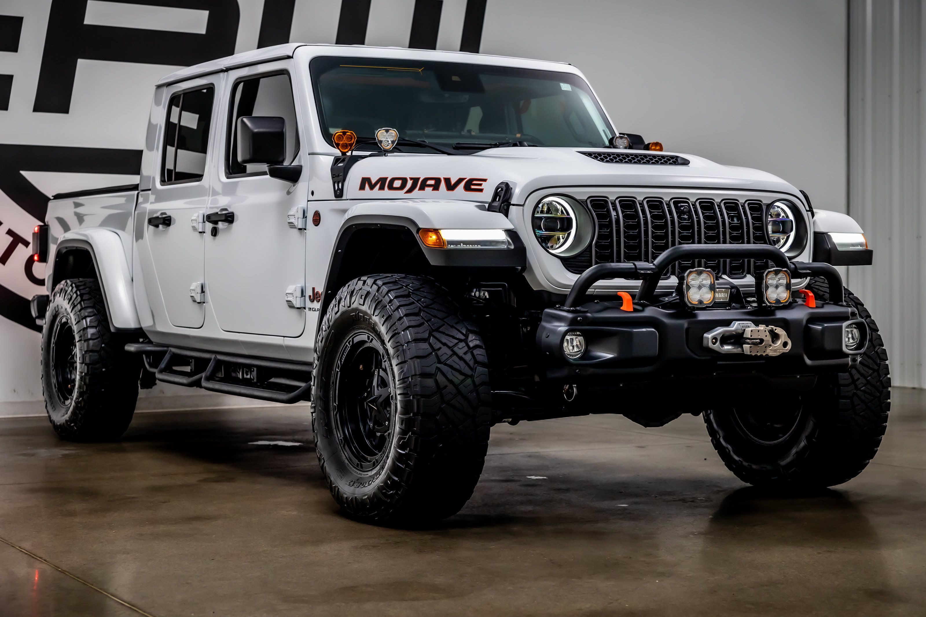 Used 2024 Jeep Gladiator Mojave AWD/4WD image 35