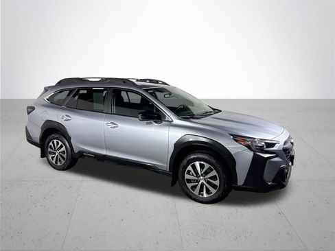 Certified 2025 Subaru Outback Premium AWD/4WD image 5