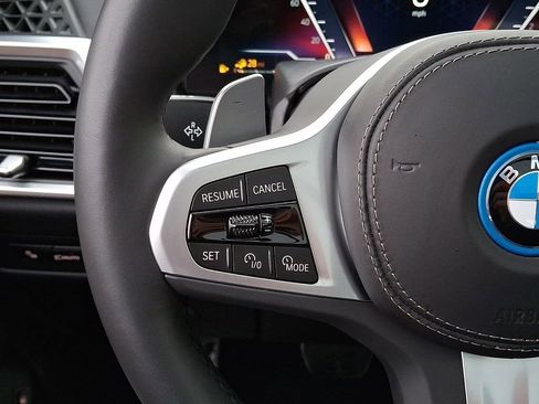 Certified 2025 BMW X5 xDrive50e w/ M Sport Package image 23