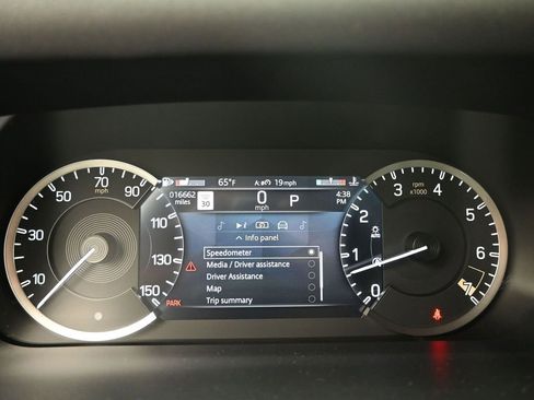 Used 2023 Land Rover Defender 110 S image 10