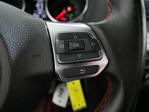 Used 2010 Volkswagen GTI image 28
