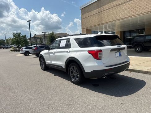 Used 2022 Ford Explorer XLT w/ Equipment Group 202A RWD image 2