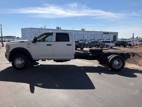 Used 2024 RAM 5500 Tradesman w/ Chrome Appearance Group AWD/4WD image 6