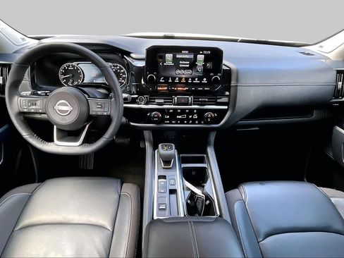 Certified 2024 Nissan Pathfinder SL w/ SL Premium Package FWD image 16
