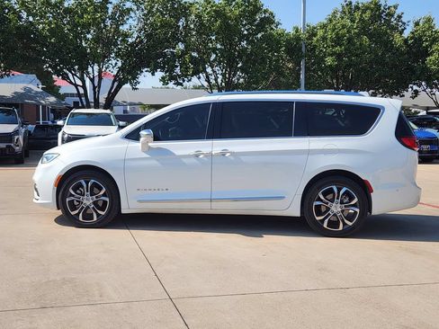 Used 2021 Chrysler Pacifica Pinnacle AWD/4WD image 12
