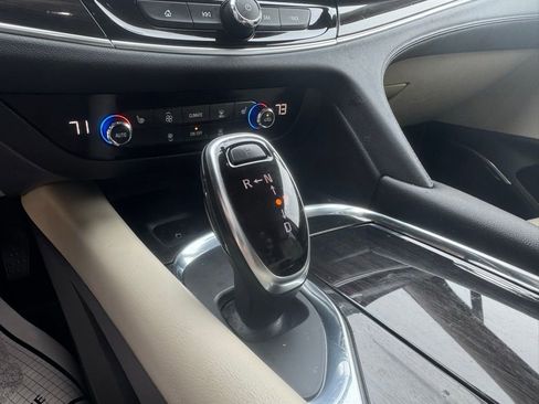 Used 2018 Buick Enclave Essence image 22