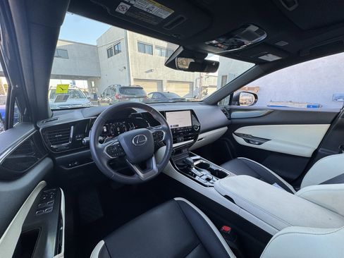 Used 2024 Lexus NX 250 FWD image 5